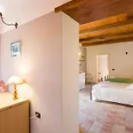 Bed & Breakfast Masseria Perugini 3*